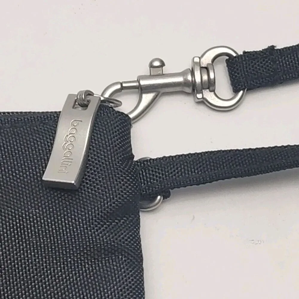 Baggallini Wristlet Wallet Card Slots RFID Nylon Black Flat Zip Small 7.5